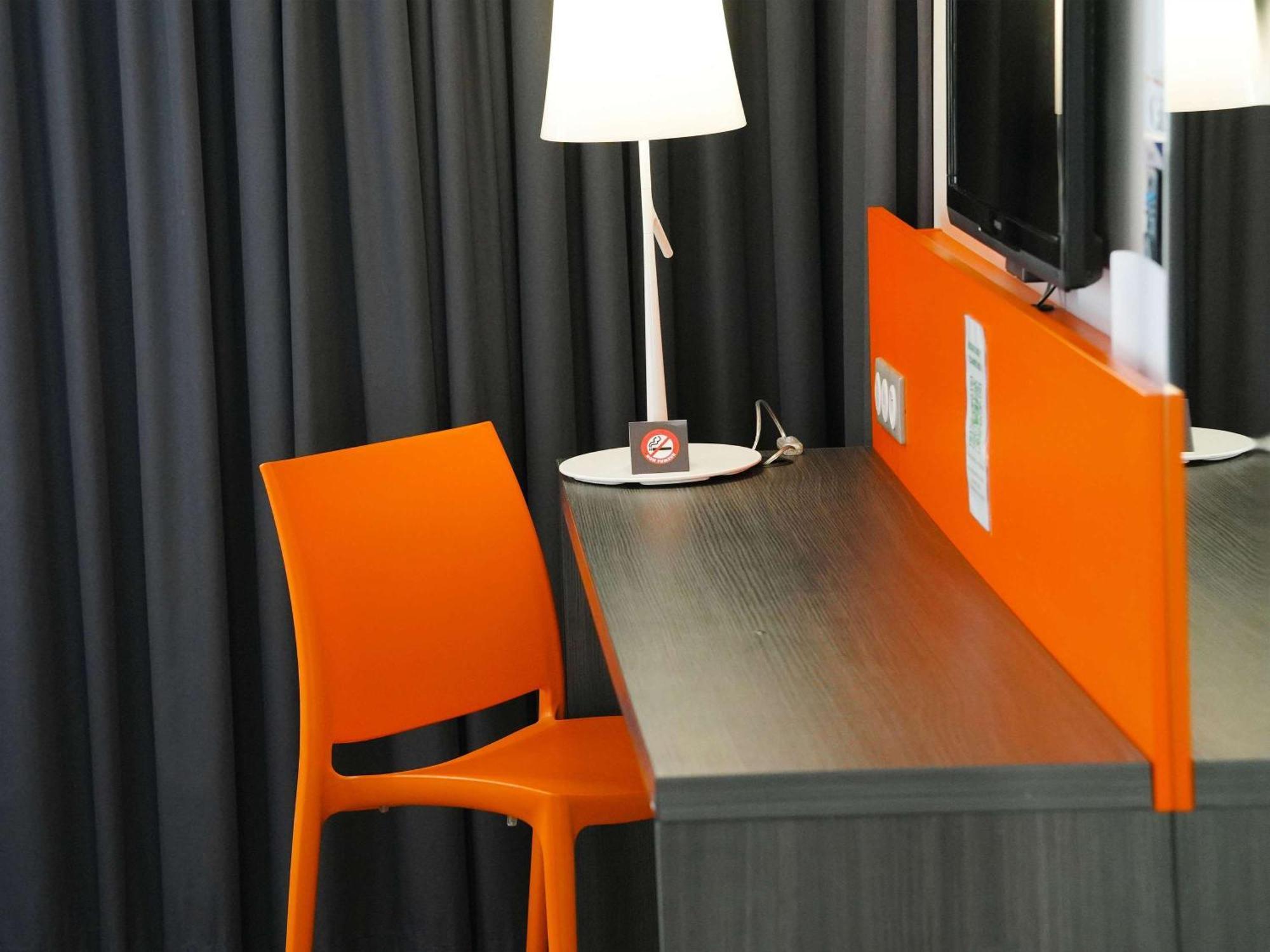 Готель Ibis Styles Caen Centre Gare Екстер'єр фото