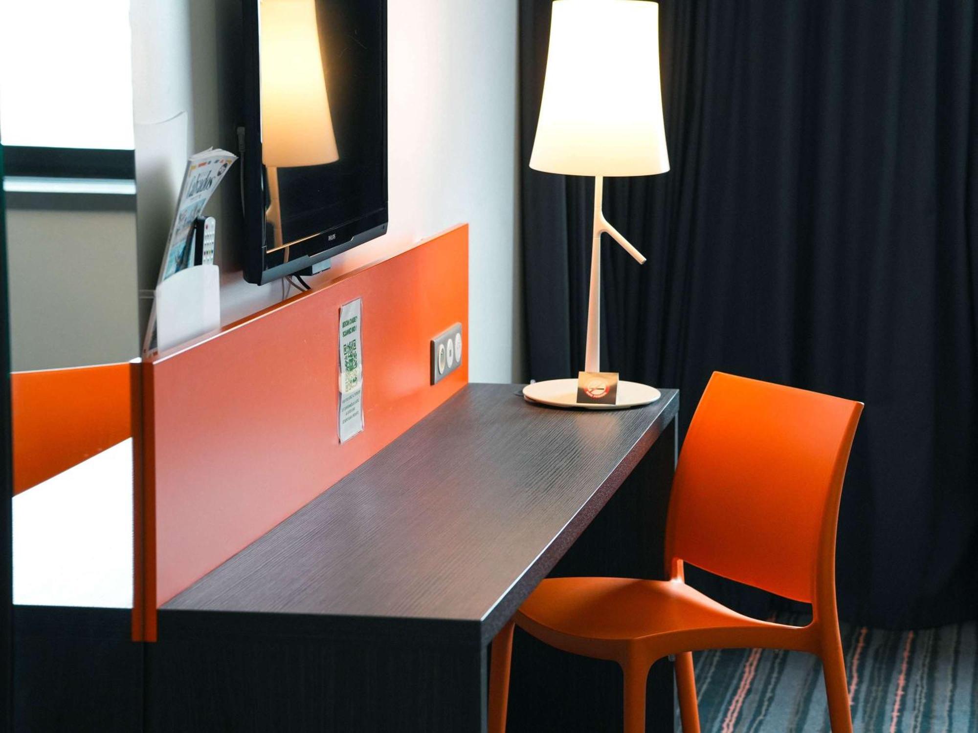 Готель Ibis Styles Caen Centre Gare Екстер'єр фото
